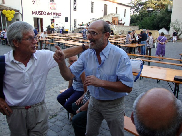 Peppe Ferlicca, primo portiere ufficiale (tesserato FIGC) di Castiglione in Tev. da piccolo gli è sempre piaciuto fare il portiere e si allenava in piazza, al campo della fiera o nel campetto della Vigna; le prime tecniche le ha imparate in collegio a Terni giocando nelle giovanili della Società Bosico. Notate le sue prestazioni da portiere venne ingaggiato dal BAGNOREGIO, poi Grotte Santo Stefano per chiudere a Castiglione. E stato il portiere della squadra rappresentativa dilettanti viterbese. b) Peppe Ferlicca e Molinari Franco soprannominato SO perchè proveniente da Sondrio. Sono stati una coppia mitica del vincente U.P. BAGNOREGIO, Molinari era un tipico centravanti di sfondamento.